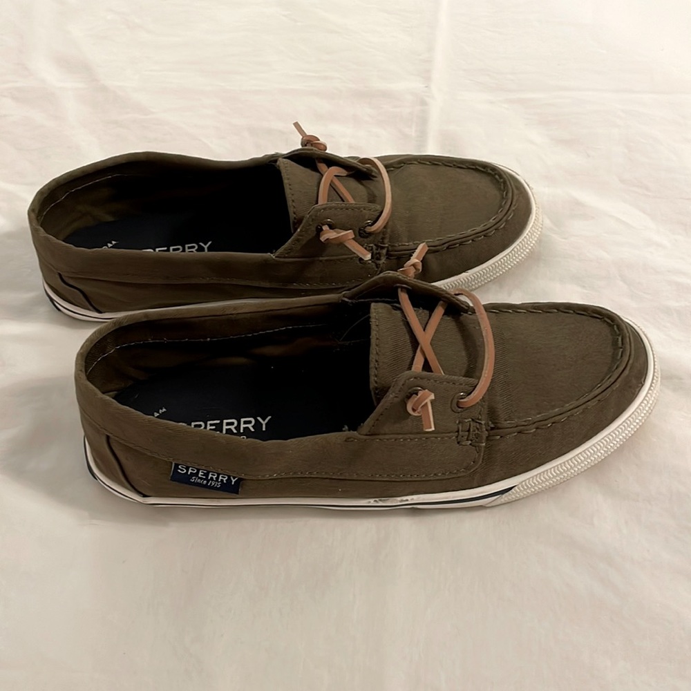 Forest green Sperry’s, very clean and well cared for